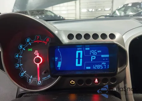 2015 Chevrolet Sonic Lt Auto z USA, uszkodzony, nr VIN 1G1JC5SH3F4156247